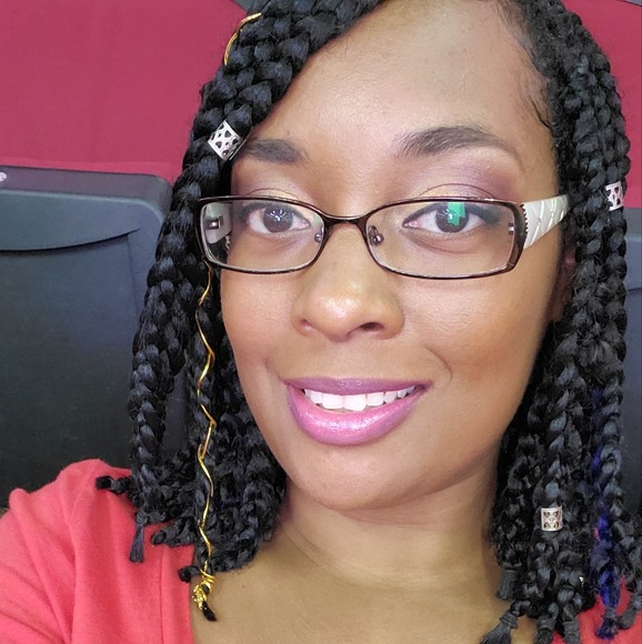 Profile Picture of Karleana Gould (@gkarleana) on Poshmark