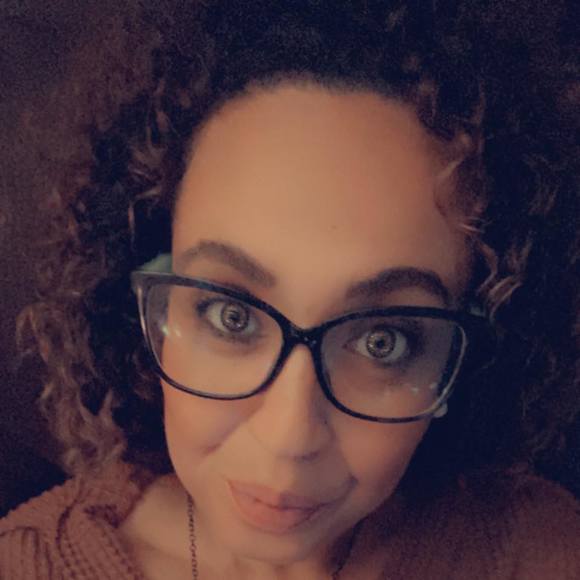 Profile Picture of Shawna Lowe (@shawnalove) on Poshmark