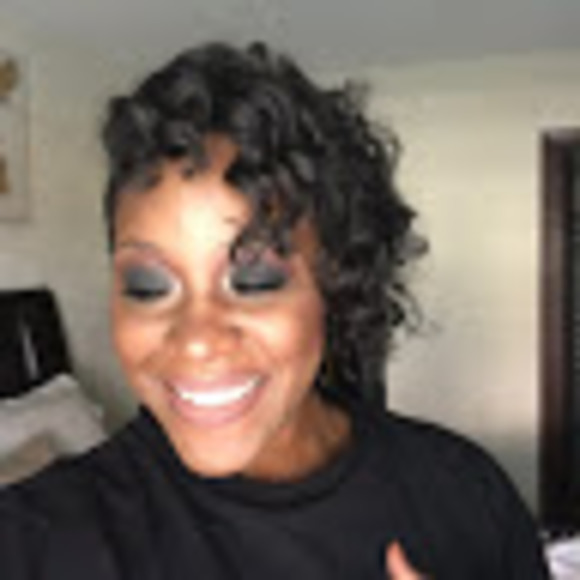 Sasha Pearson - Poshmark Profile Picture of Sasha Pearson (@sashapearson) on Poshmark