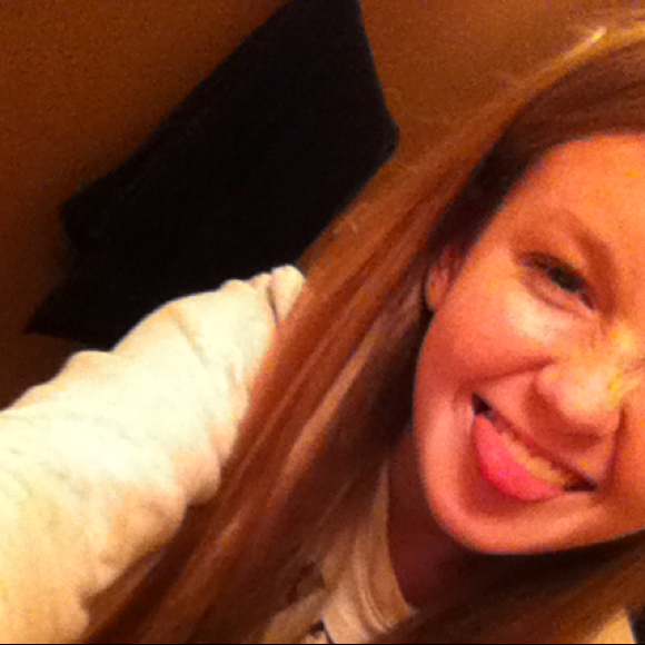 Profile Picture of Katie Scally (@itsbbkatie) on Poshmark