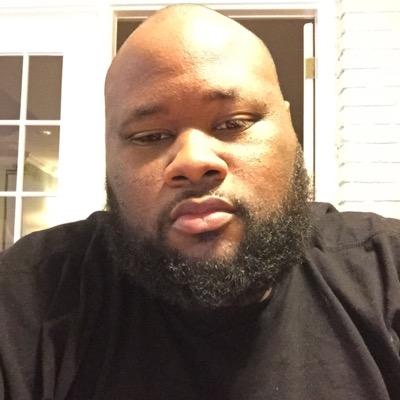 Profile Picture of Steve Roan (@no_tie_flyyy) on Twitter