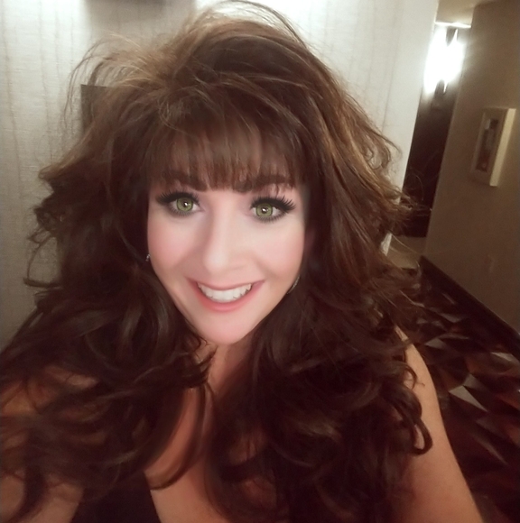 Profile Picture of Shelley Sharp-yount (@ssharp0427) on Poshmark