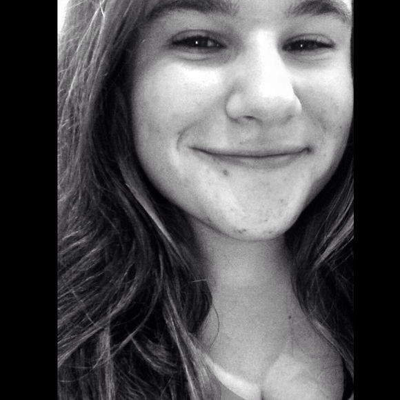 Profile Picture of Lexi Amendolare (@lexiamendolare) on Poshmark