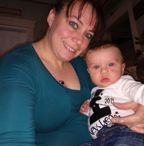 Profile Picture of Amy Gates (@amygates1985) on Poshmark