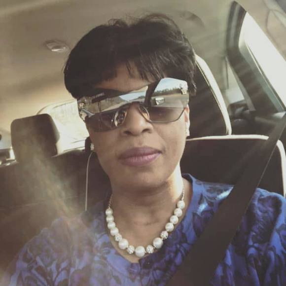Profile Picture of Robin Truitt (@me6366) on Poshmark