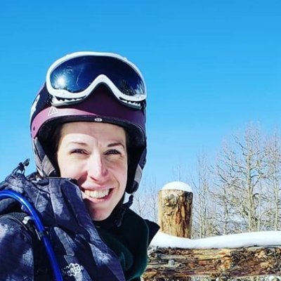 Profile Picture of Lynne Singleton (@LynnetheSunny) on Twitter