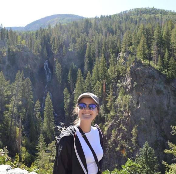 Profile Picture of Rachel Scray (@ladyscray) on Poshmark