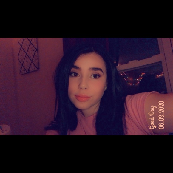 Profile Picture of Haleigh Workman (@haleighw101) on Poshmark
