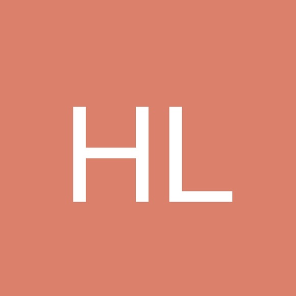 Profile Picture of Hannah Levieux (@hannahlevieux) on Poshmark