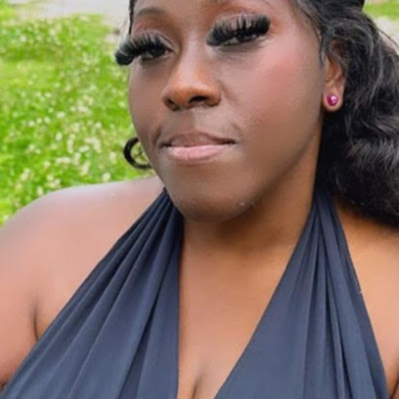 Profile Picture of Shannon Joseph (@shannonjosep852) on Poshmark