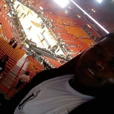Profile Picture of Dwight L Moorer Jr. (@Dude_ImALegendd) on Twitter