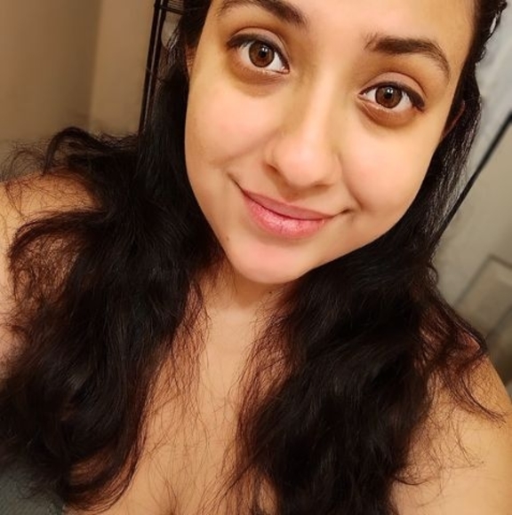 Profile Picture of Correen Garcia (@correen99garcia) on Poshmark