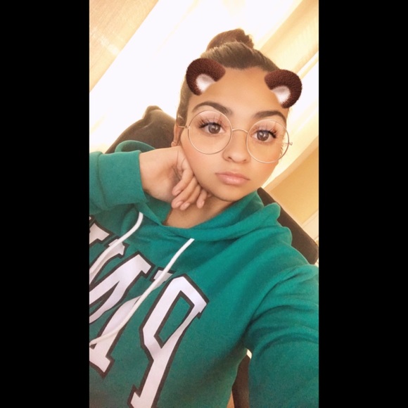 Profile Picture of Isabel Guzman (@isabel_156) on Poshmark