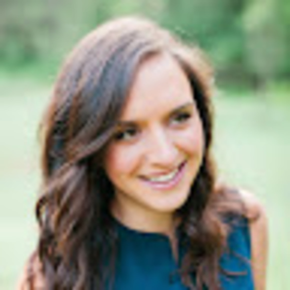 Profile Picture of Emily Winternitz (@emilywinternitz) on Poshmark