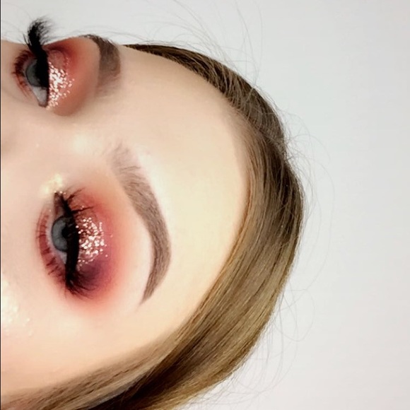 Profile Picture of Emma Black (@emmalee1898) on Poshmark