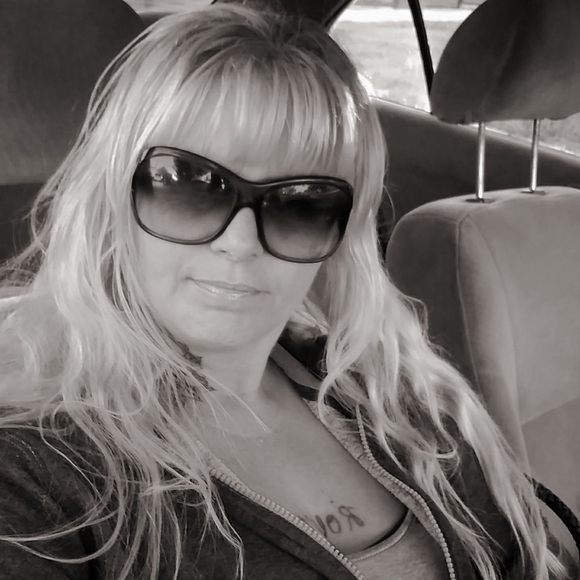 Profile Picture of Becky Hanby (@bhanby) on Poshmark