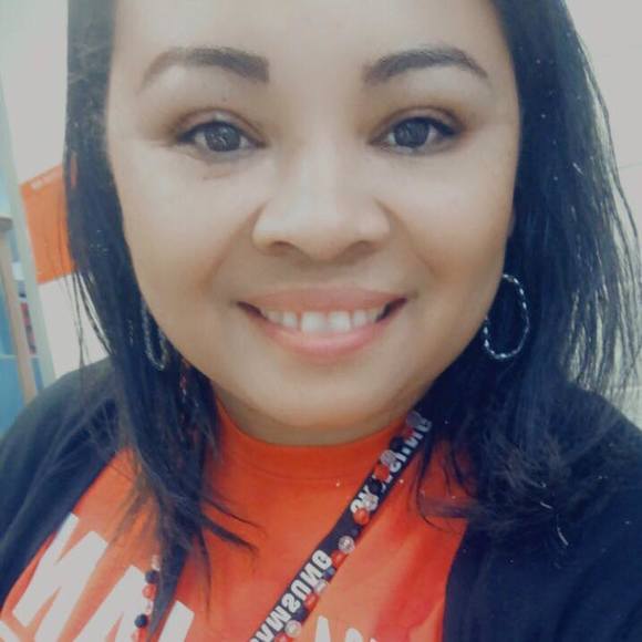 Profile Picture of Crystal Combass (@cmcombass) on Poshmark