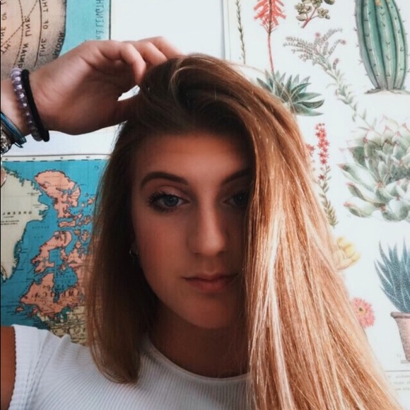 Profile Picture of Maddie Bycoff (@maddiebycoff) on Poshmark