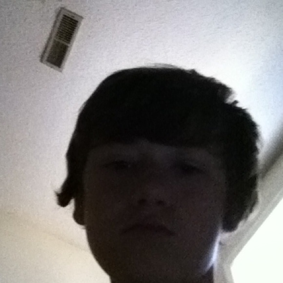 Profile Picture of Alex Breen (@alex11010) on Poshmark