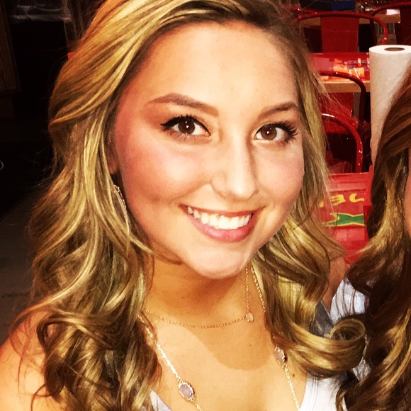 Profile Picture of Anna Heymann (@aheymann) on Poshmark