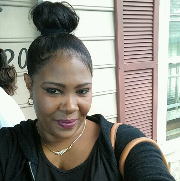 Profile Picture of Coressa Hubbard (@coressa42) on Poshmark