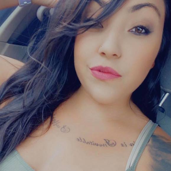 Profile Picture of Alicia Botts (@allysunrae25) on Poshmark