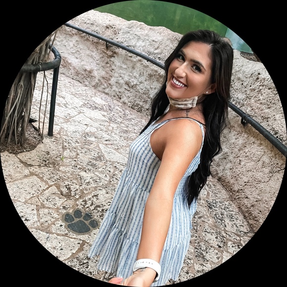 Profile Picture of Ashlin Kizer (@ashlinkizer) on Poshmark