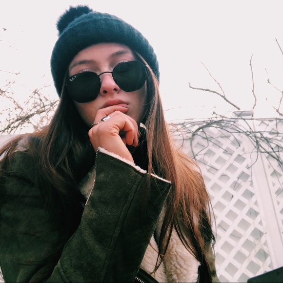 Profile Picture of Olivia Panariello (@opanariello) on Poshmark