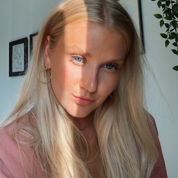 Profile Picture of Jade Fournier (@jadefournier) on Poshmark