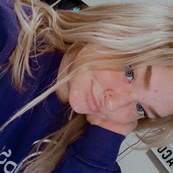 Profile Picture of Autumn Horton (@autumnhorton13) on Poshmark