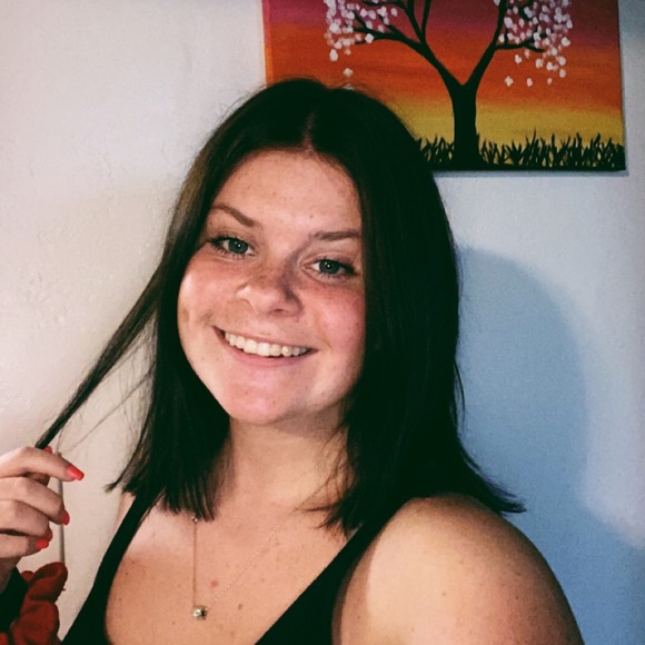 Profile Picture of Lily Mentzer (@mentzer06) on Poshmark