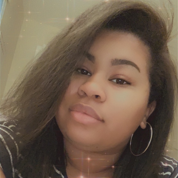 Profile Picture of Aliyah Fields (@aliyah_fields) on Poshmark