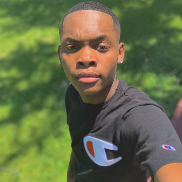 Profile Picture of Jayson Moore (@jaymoore678) on Poshmark