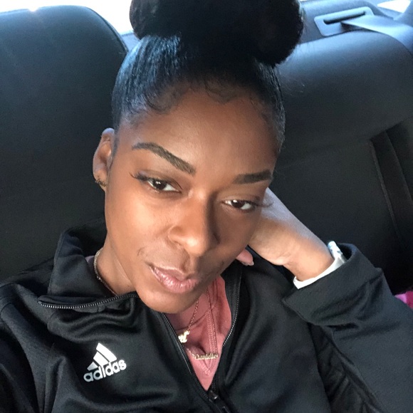 Profile Picture of Danielle Clesca (@danni2018614) on Poshmark