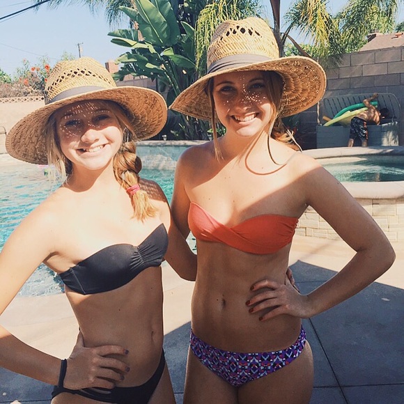 Profile Picture of Autumn Riddle (@autiepop95) on Poshmark