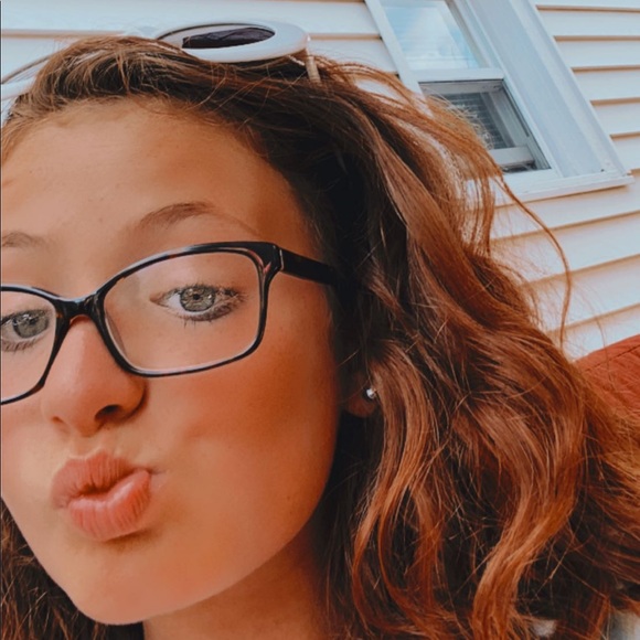 Profile Picture of Olivia King (@livfarts14) on Poshmark