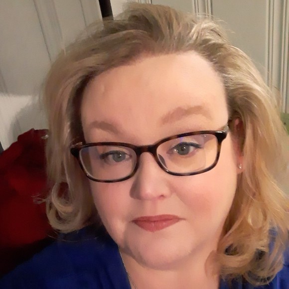 Profile Picture of Candice James (@candice955) on Poshmark