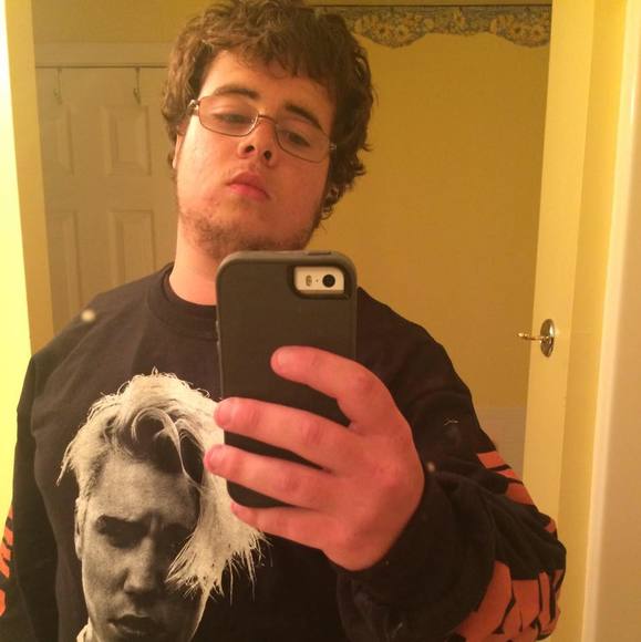 Profile Picture of Hunter Andrews (@hunterblue24) on Poshmark