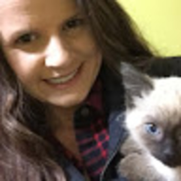 Profile Picture of Stevi Wood (@stevi_lee) on Poshmark