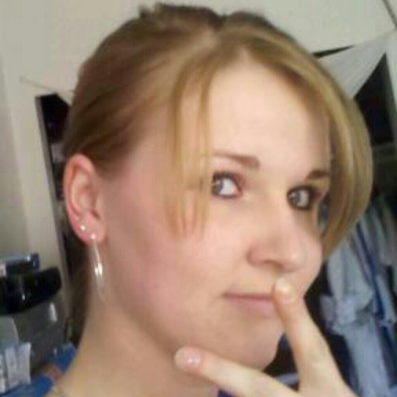 Profile Picture of Patricia Davey (@elitricia) on Poshmark
