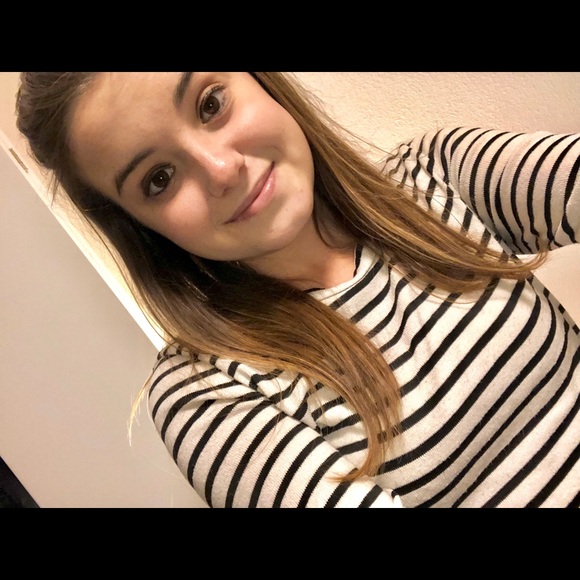 Profile Picture of Paige Sansoucie (@psansoucie) on Poshmark