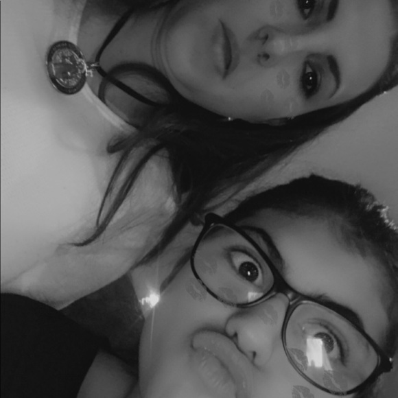 Profile Picture of Fabiana Trujillo (@fabianatrujillo) on Poshmark