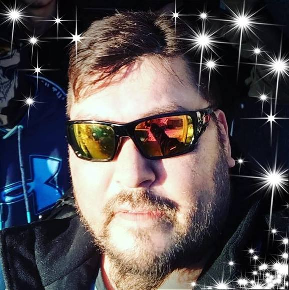 Profile Picture of Jeffrey Heathen (@jeffheathen16) on Poshmark