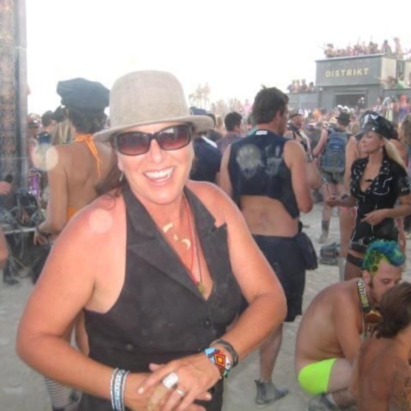 Profile Picture of Farmer Tickle (@nevada1dog) on Poshmark
