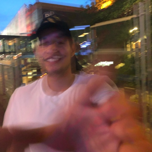 Tony Lozano - Poshmark Profile Picture of Tony Lozano (@lozalau) on Poshmark