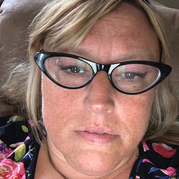Profile Picture of Carla grubbs Davis (@cdavis524725) on Poshmark