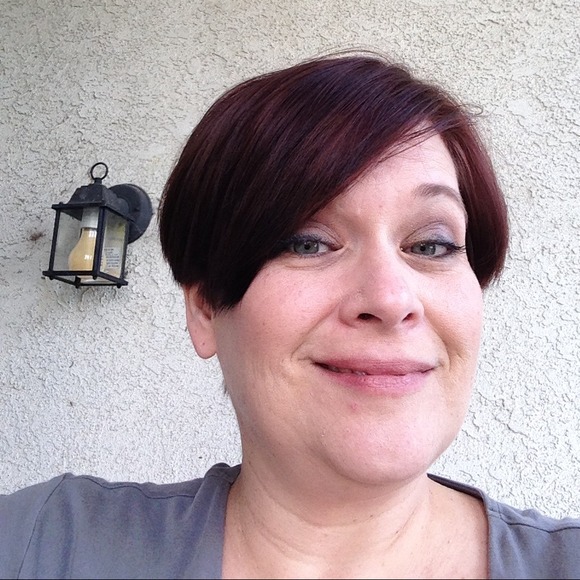 Profile Picture of Bobbie Bauer (@bobjean) on Poshmark
