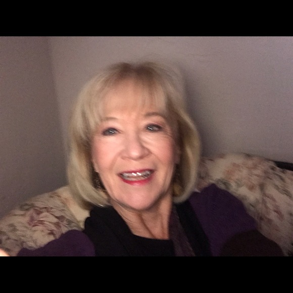 Profile Picture of Linda Everett (@lindawe) on Poshmark