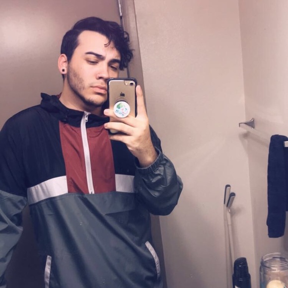 Profile Picture of Alex Goris (@mralieg) on Poshmark