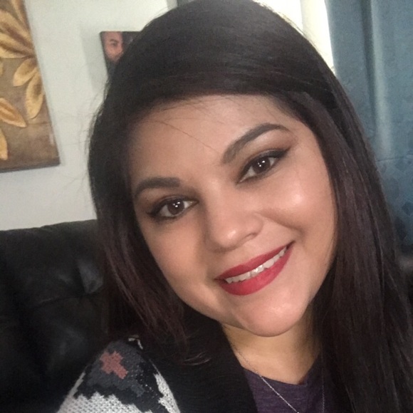 Profile Picture of Ashley Gaeddert (@aanderson14736) on Poshmark